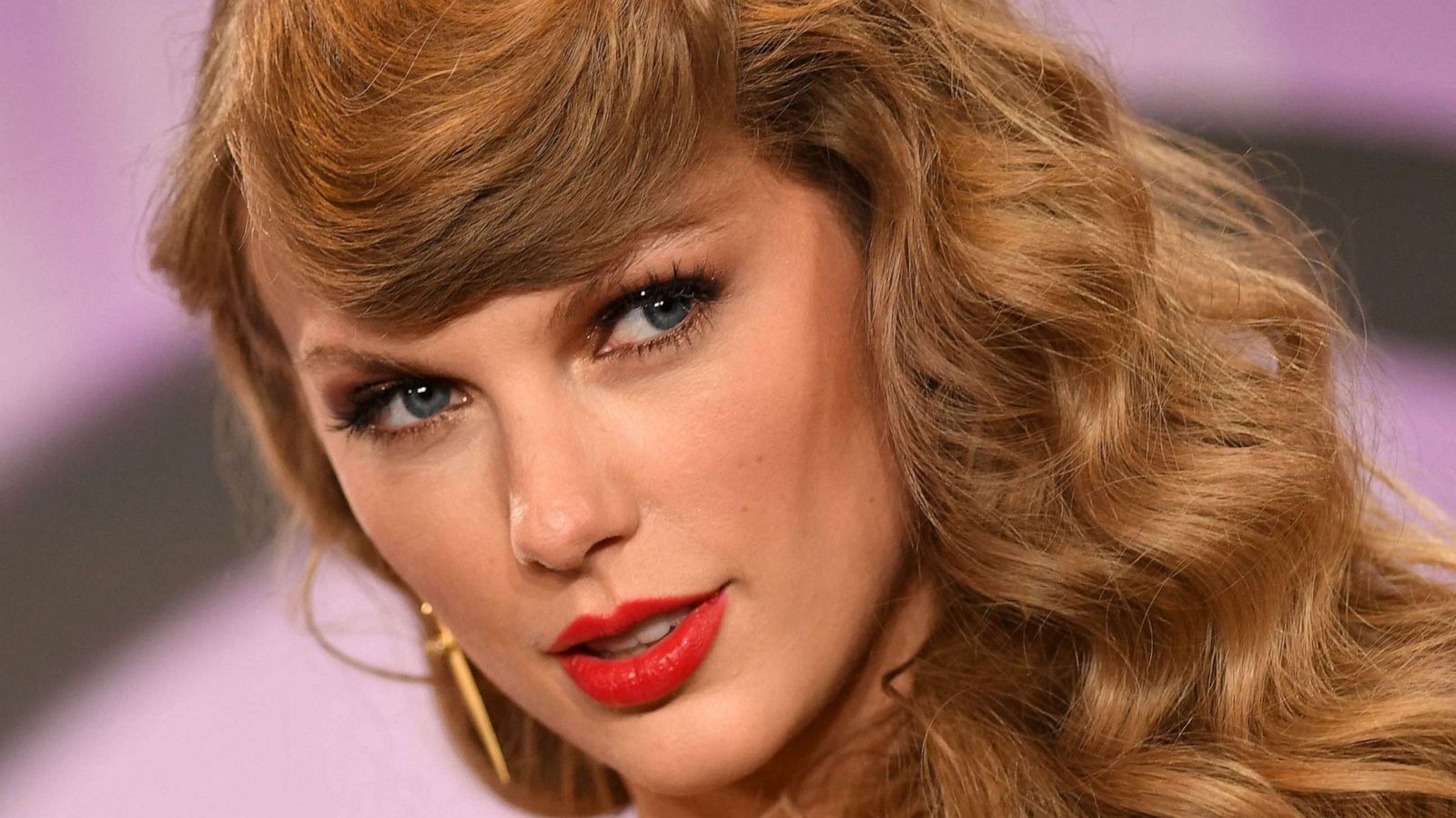 Taylor Swift Dating Rumors Addressed by Matt Healy During Performance